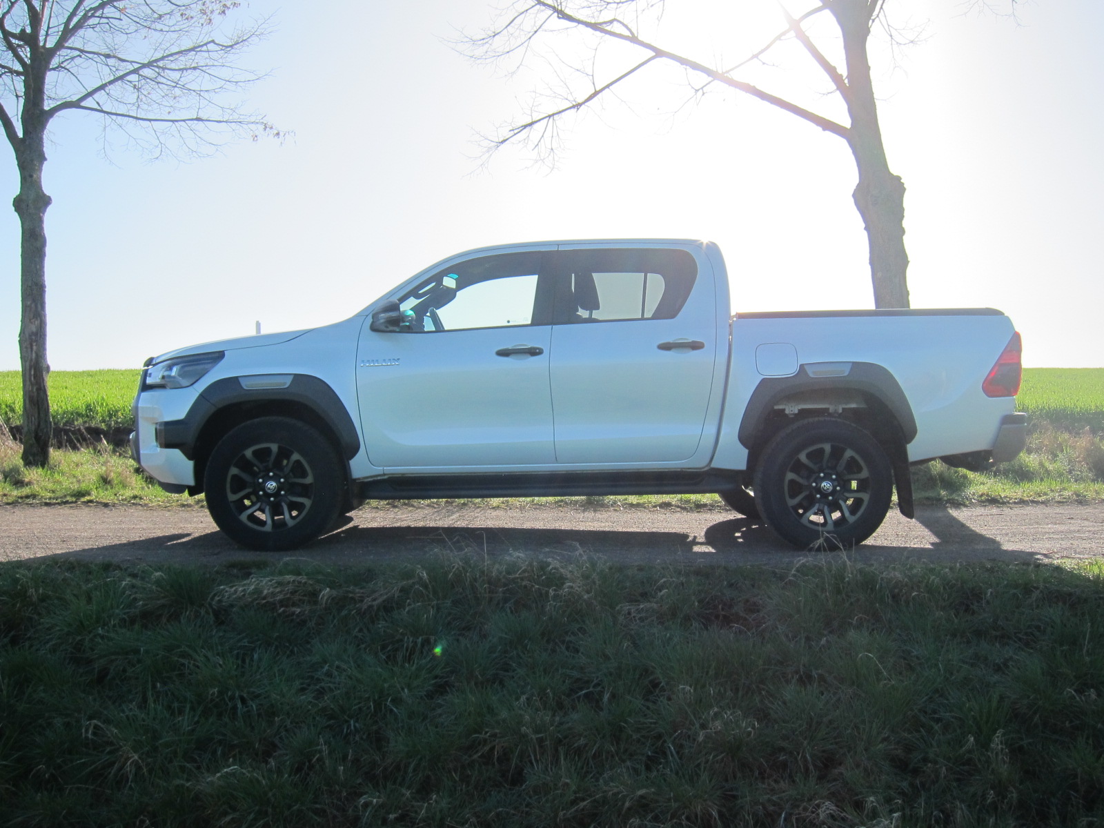 Toyota Hilux Invincible 2.8 „Vollausstattung“